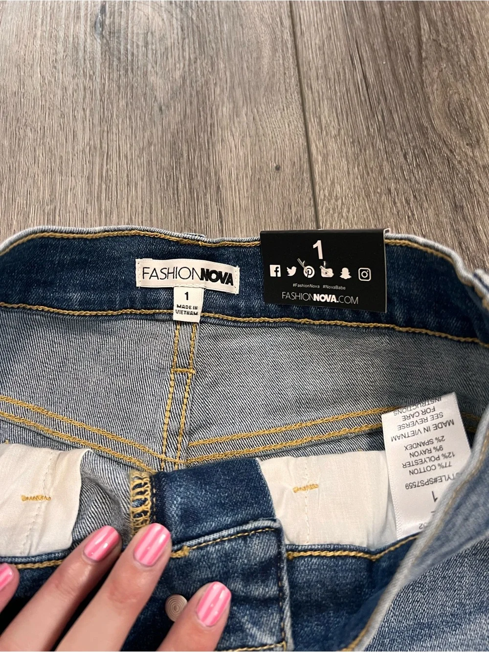 NWT-Fashion Nova Women's Blue Denim Star Patch Frayed Hem Shorts